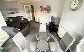 New Super 2 Bedroom Flat In Falkirk